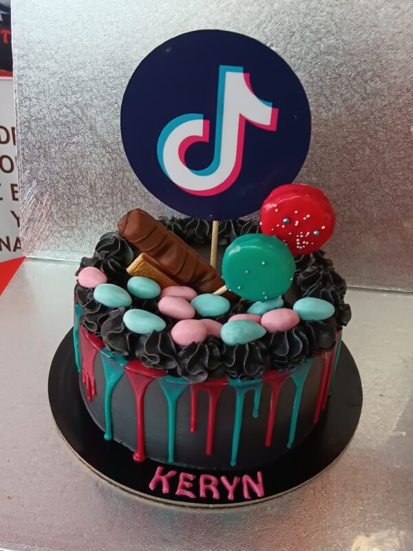 Tarta TIK TOK Cobertura En Buttercream