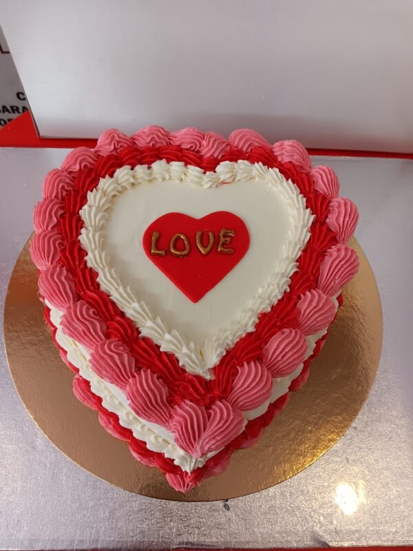 TARTA CORAZON LOVE BUTTERCREAM