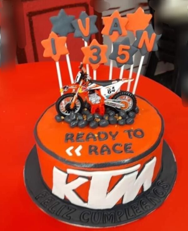 Tarta KTM con Maqueta