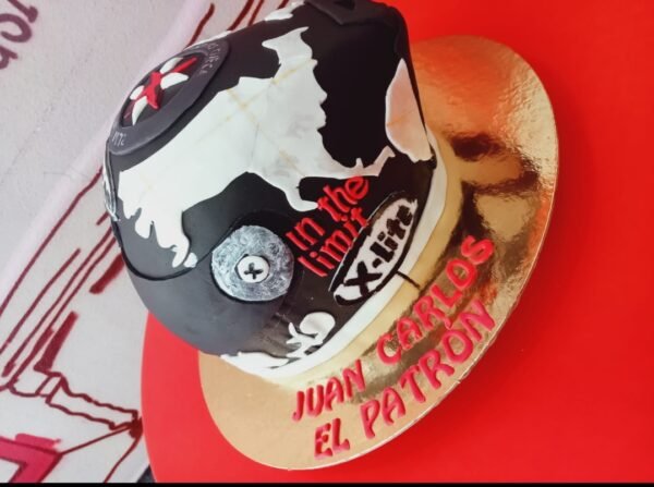 Tarta en forma de casco X-LITE replica checa - Imagen 5